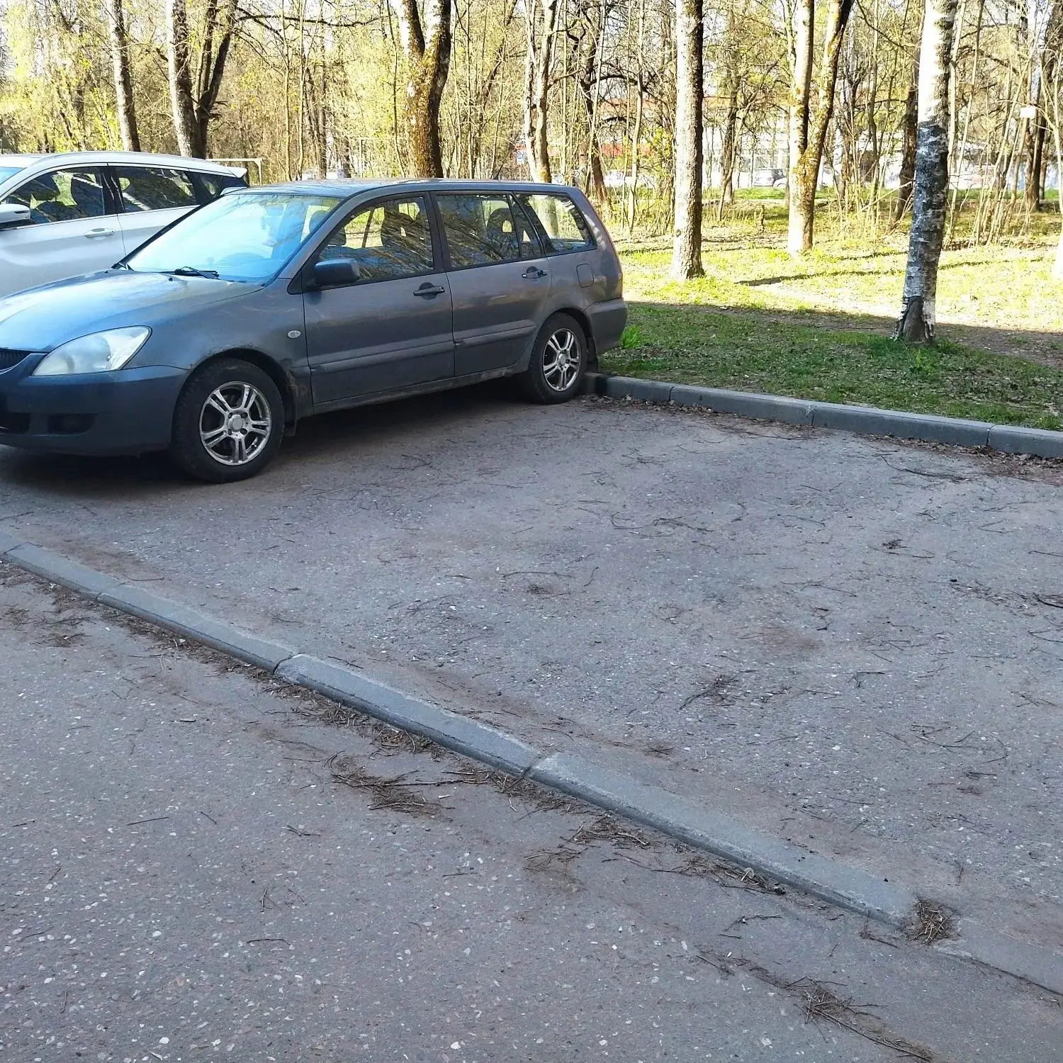 Вывоз автомобильных покрышек с придомовой территории ул. Гагарина д. 13, 05.05.2026 года.