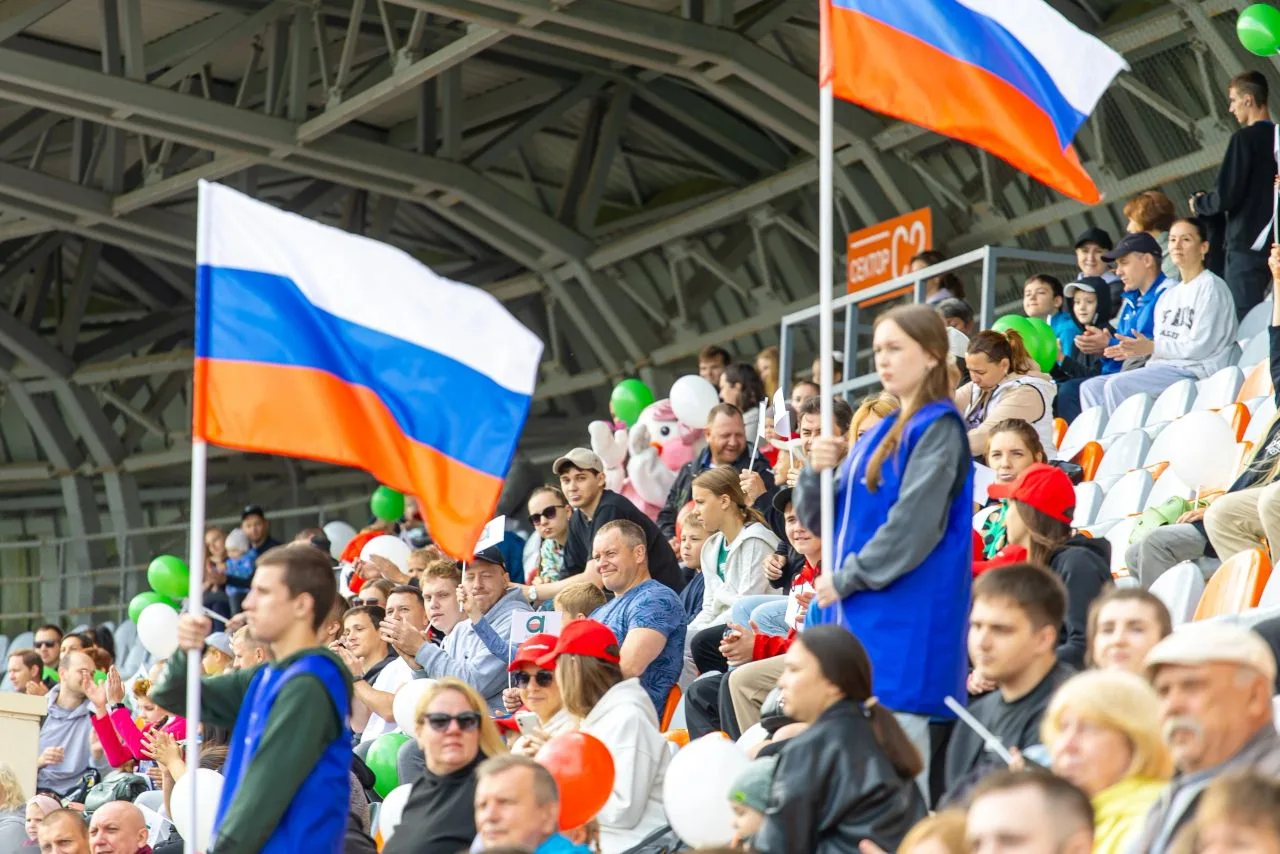 С Днём России! Этот праздник - символ нашей истории, гордости и единства. Спорт всегда объединял наш