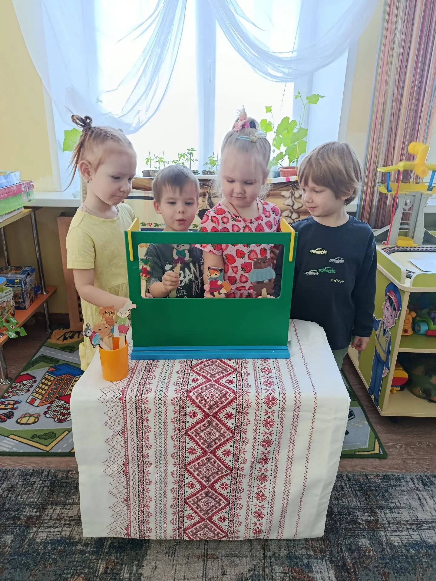 День театра: волшебный мир превращений в младшей группе!