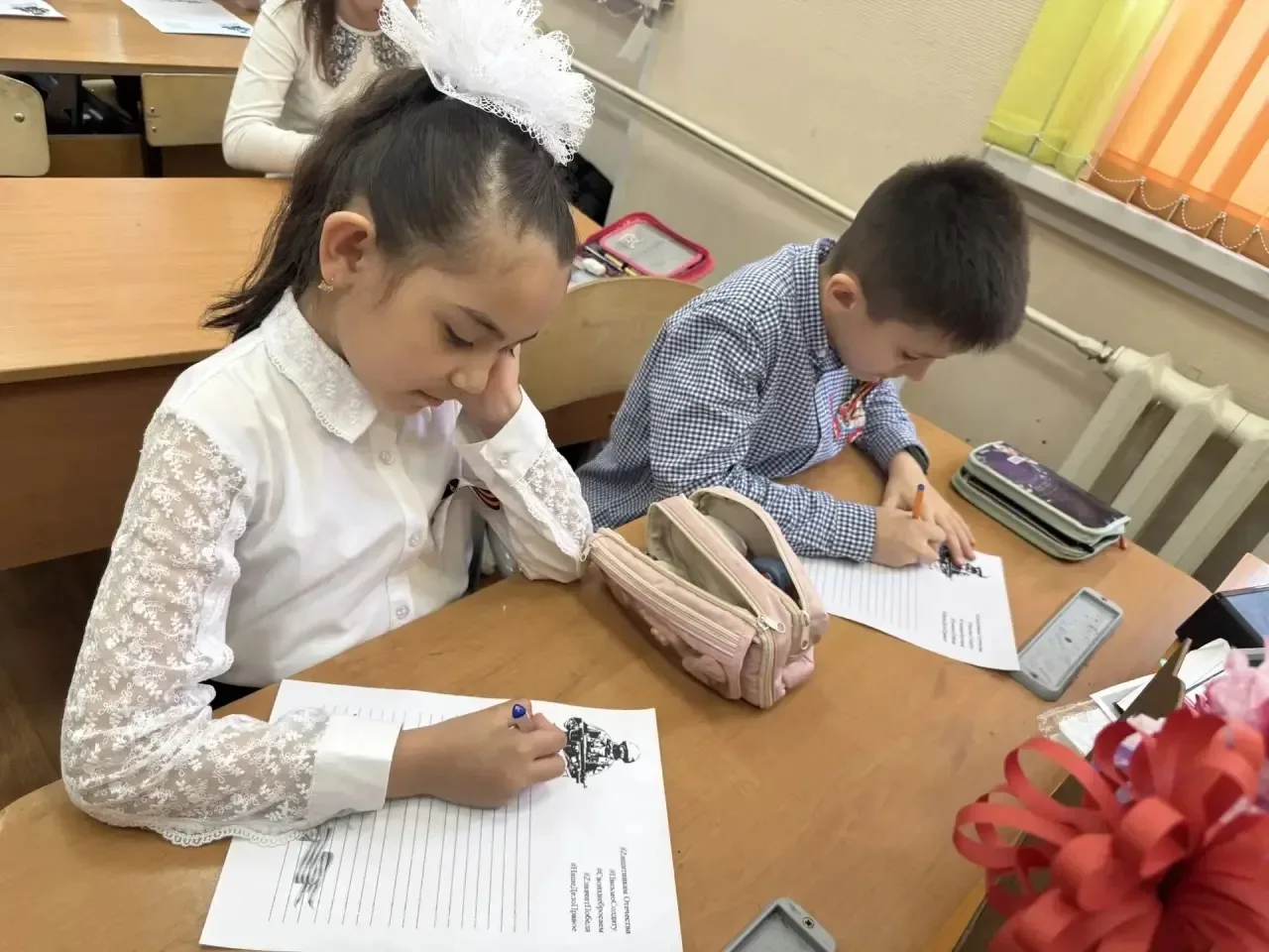🎆Накануне праздника Победы в Великой Отечественной Войне ученики   3А, 6В, 7В и 8А классов завернули