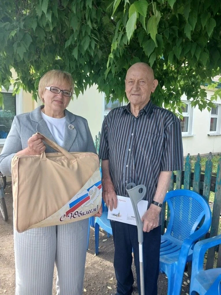 📌31 мая отметил свой 95-летний юбилей труженик тыла, ветеран труда Дик Валентин Иванович.