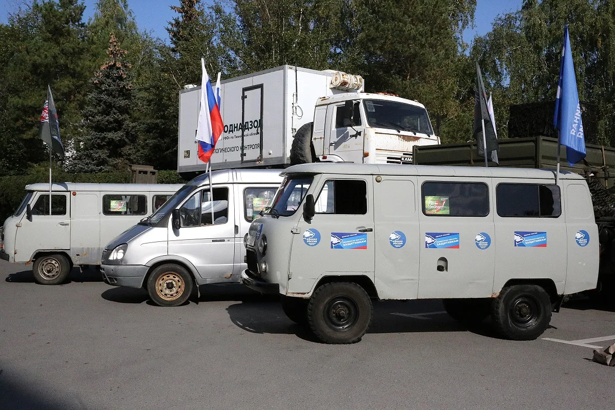 Вместе  коллегами-депутатами принял участие в отправке очередного гуманитарного конвоя ...