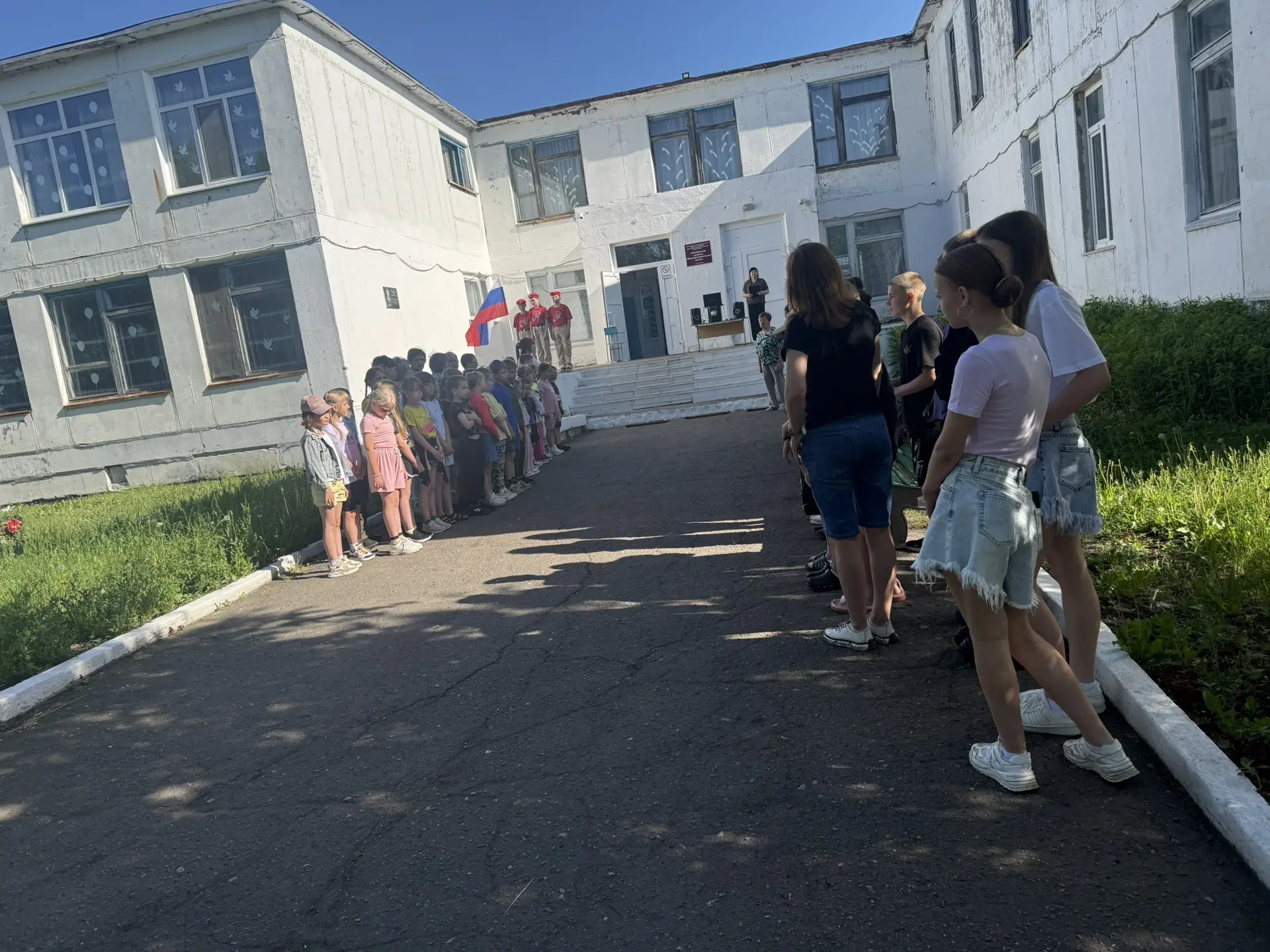 ☀ 1 июня в нашей школе: никаких уроков, только праздник! 
Сегодня в школе было непривычно тихо… в ко
