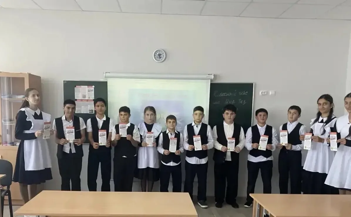 📚✨ В 7-8 классах прошли классные часы, посвященные Дню солидарности в борьбе с террори...