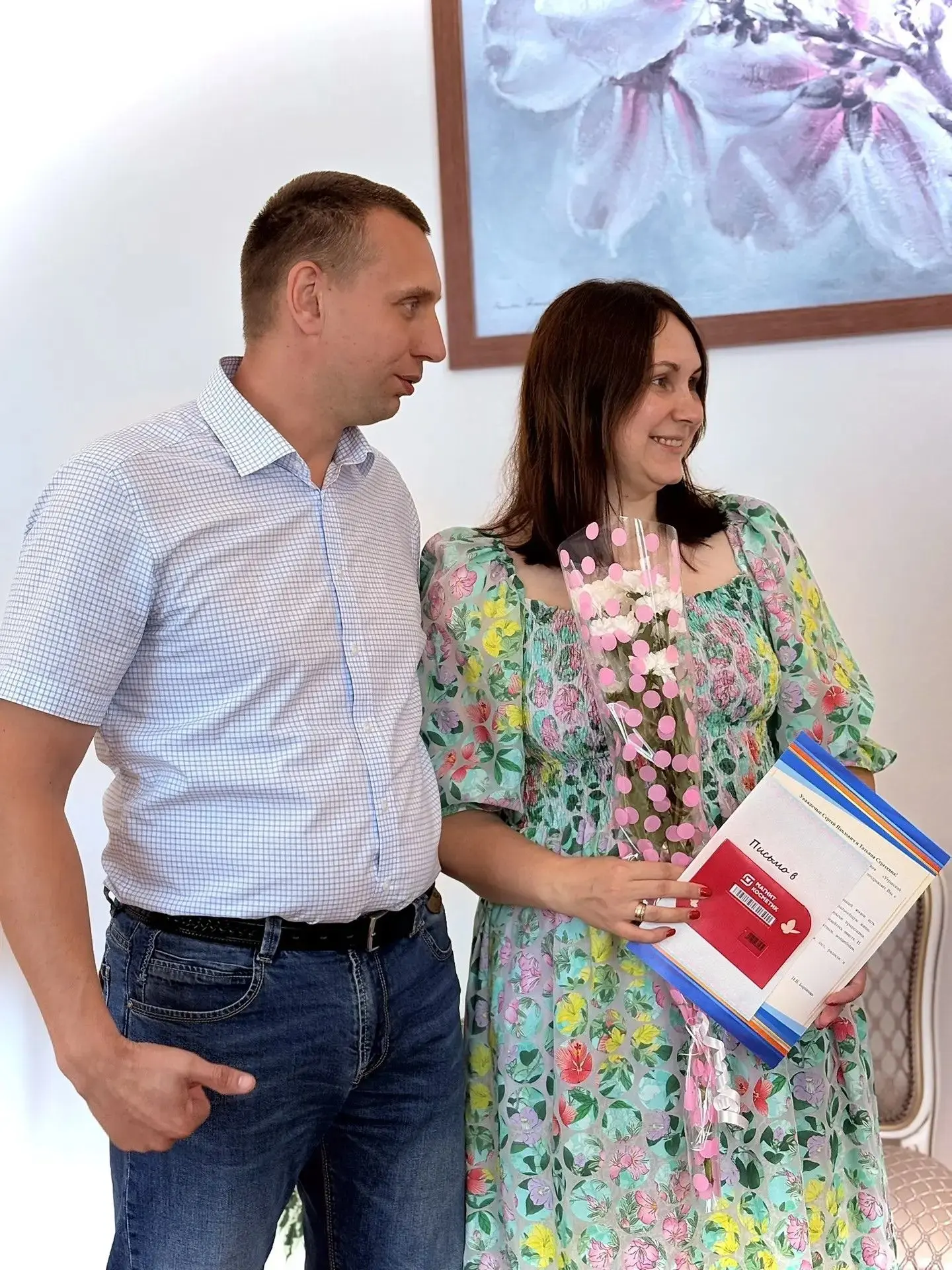 🎉В Угранском отделе ЗАГС поздравили счастливых родителей с важным событием в их жизни — рождением м