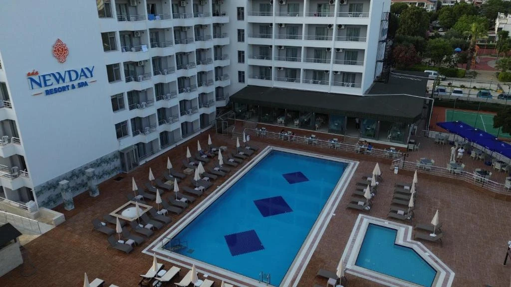 Откройте для себя ADA NEWDAY RESORT HOTEL (EX. AYMA BEACH) 4* в Кушадасах, всего в 150 ...