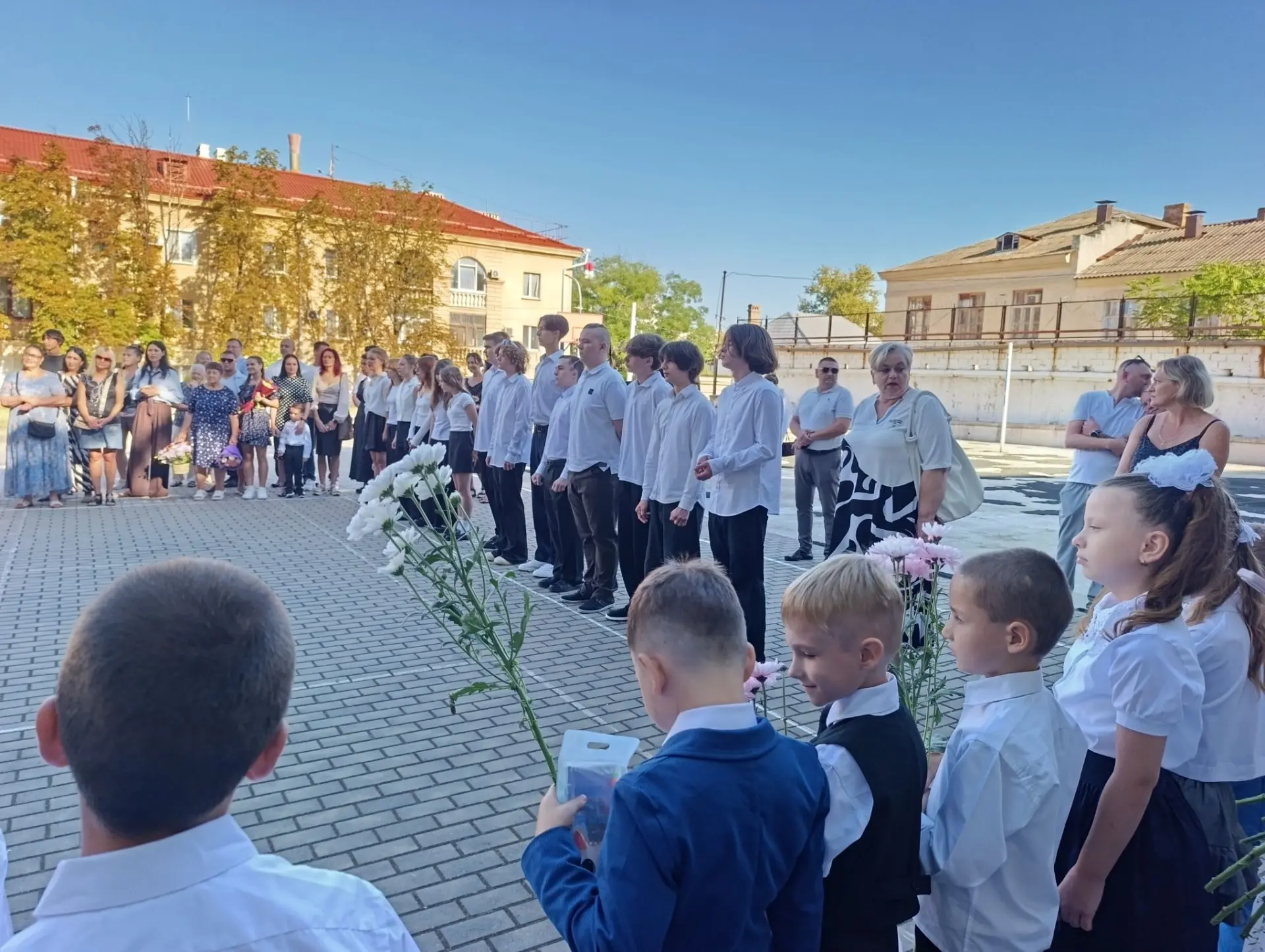 С Днём знаний, любимая школа! 🎉