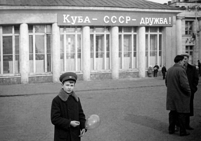 В 1963 году у здания вокзала