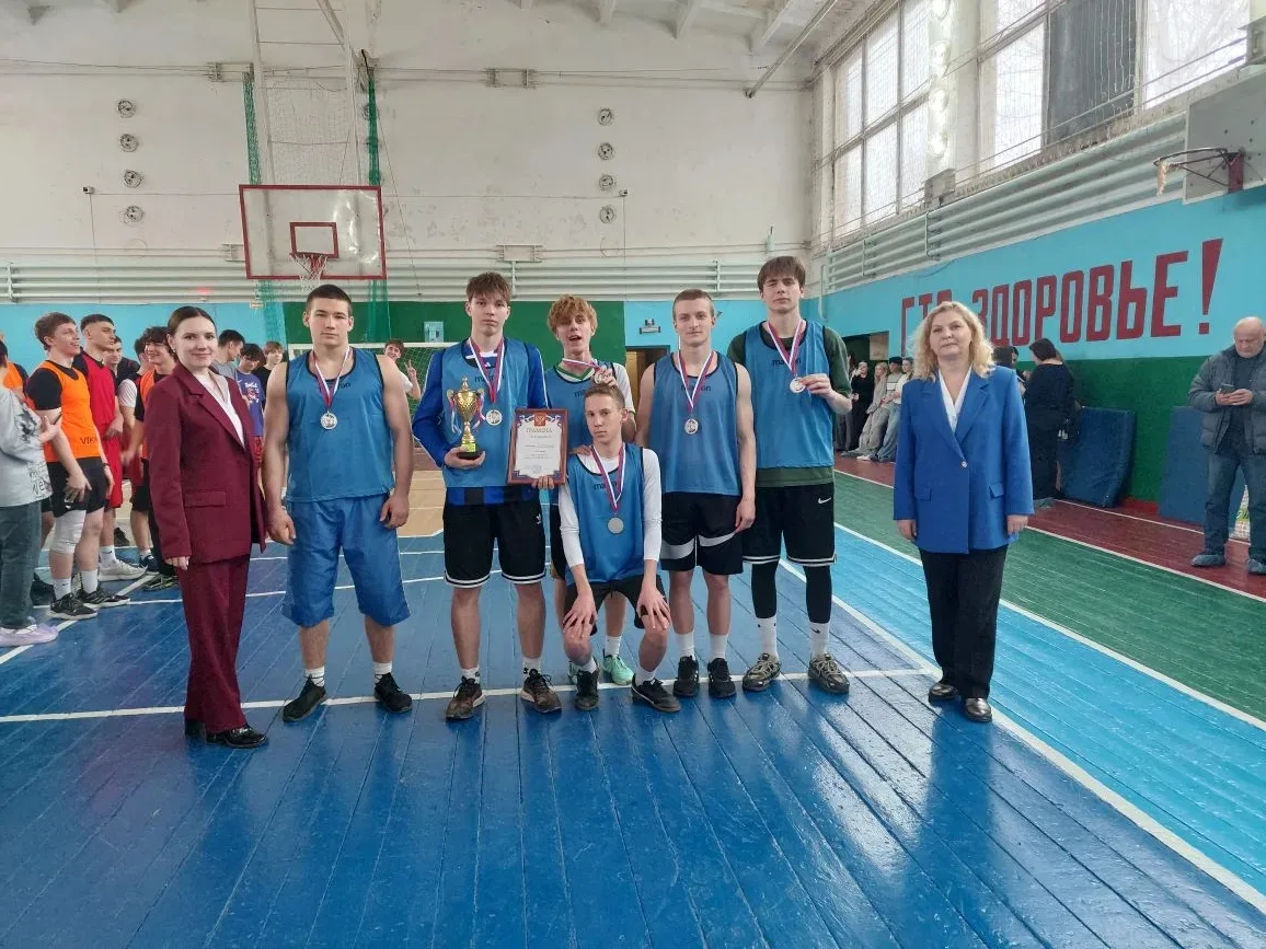 ⛹️🏋️🏆🥈Команда юношей школы №11 приняла участие в городских соревнованиях «А-ну-ка парни» и заняла 2 