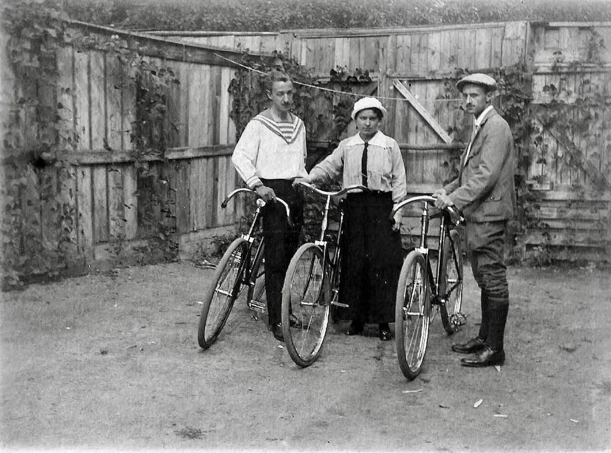 Велосипедисты в Сокольниках. Марафон, 1915. 47 верст 350 сажень (50,9 км)