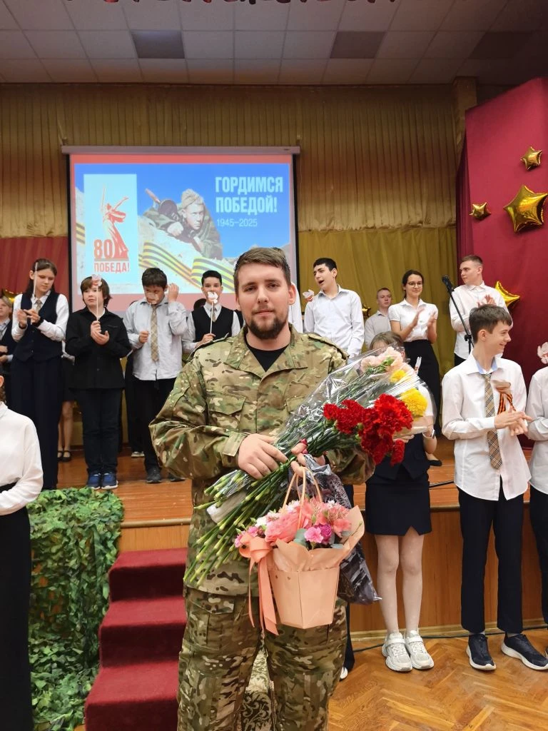 Сегодня в МАОУ СОШ №10 прошёл трогательный праздничный концерт, посвящённый Дню Победы! 🎶❤️ Это собы