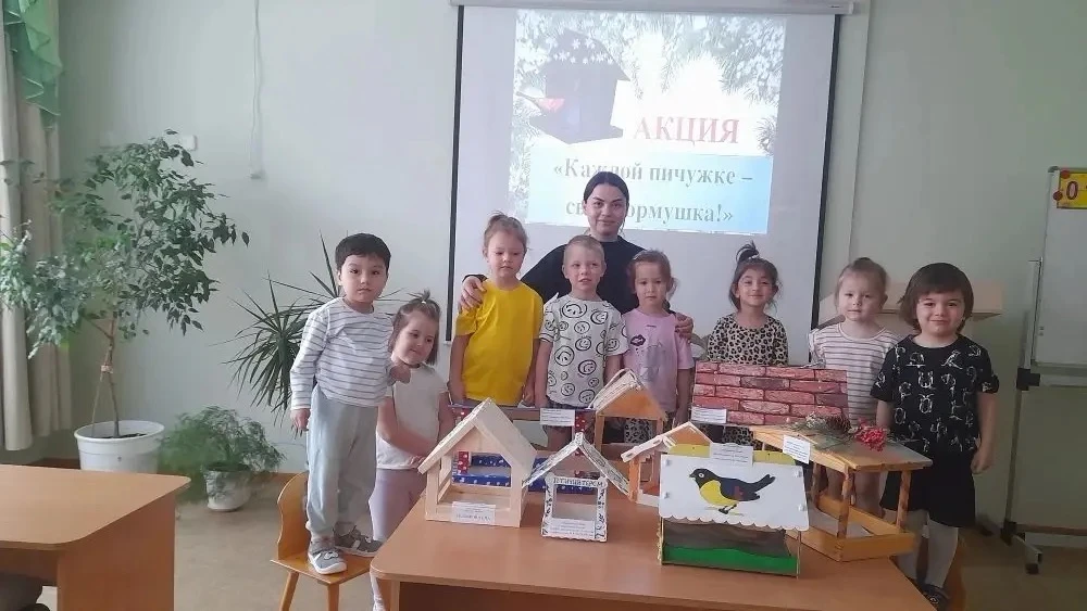 В нашем детском саду прошла экологическая акция "Каждой пичужке - по кормушке" 2- я мла...