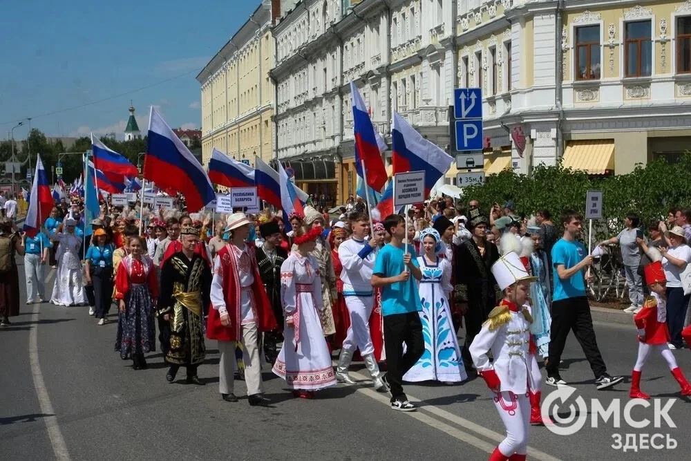 Парад национальностей, флотилия парусников и стычка с кочевниками. Показываем в фотогра...