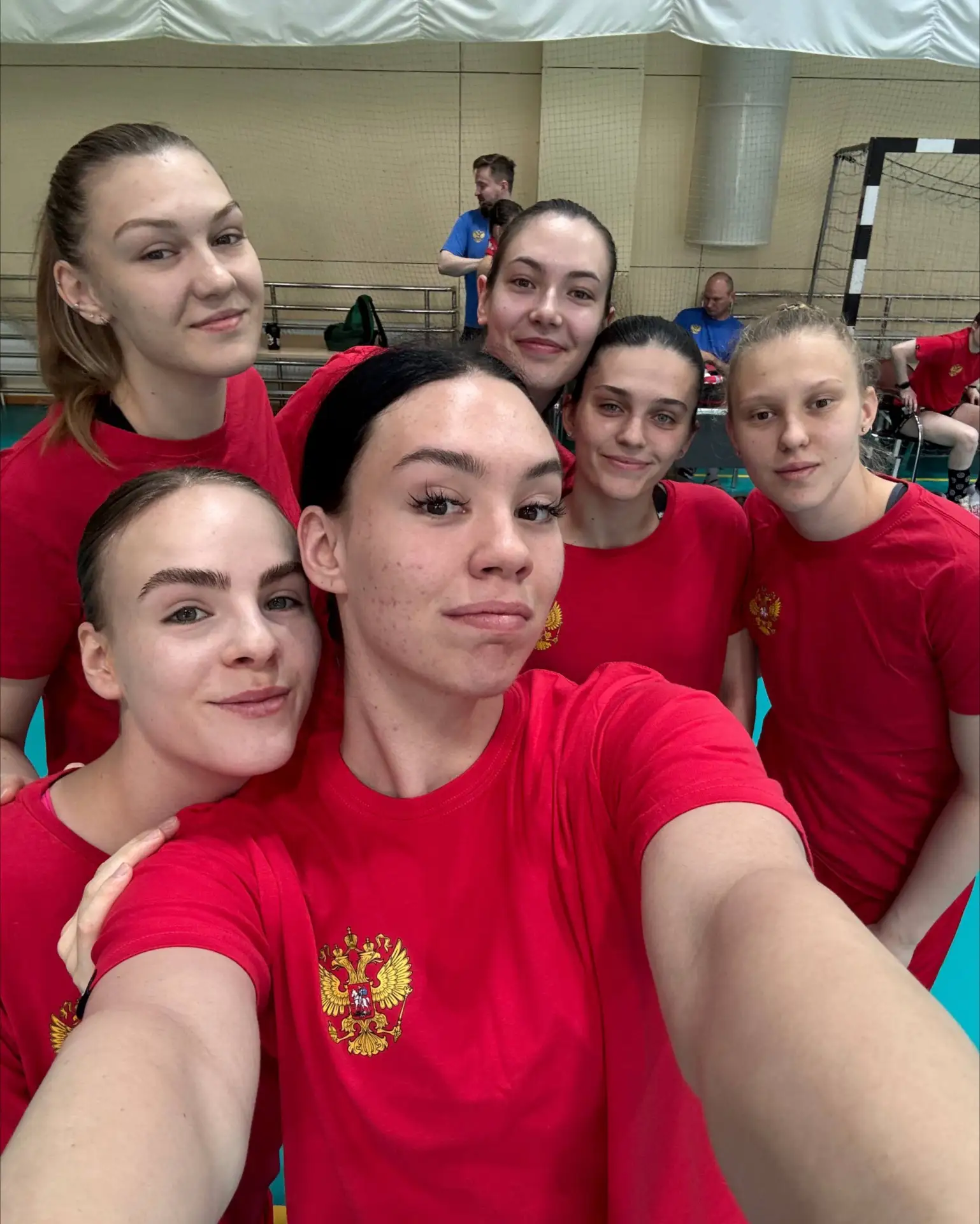 Девчонки из молодежной сборной России на связи! 💛

Передают всем большой привет и желают классного 