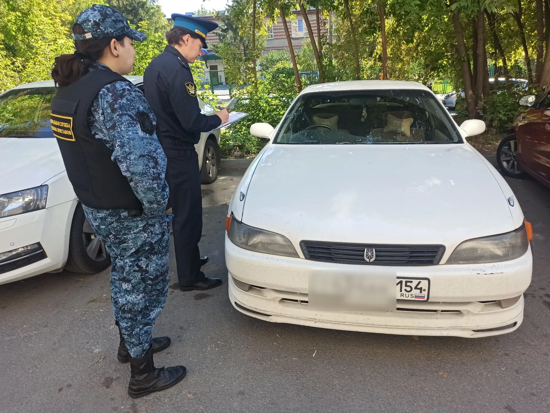 ✅За долги у новосибирца арестовали Toyota Mark II