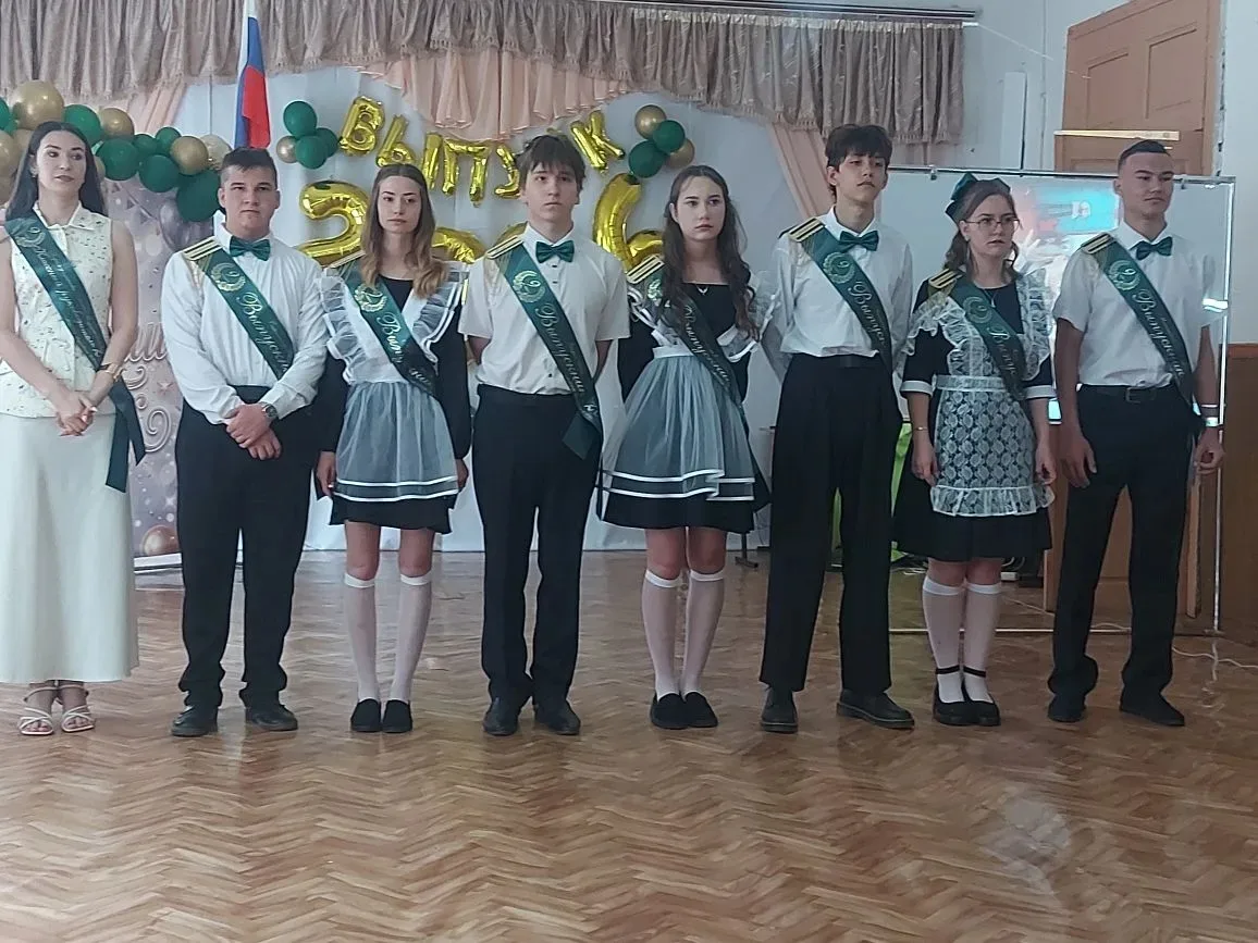 Сегодня в нашей школе прозвучал последний звонок!