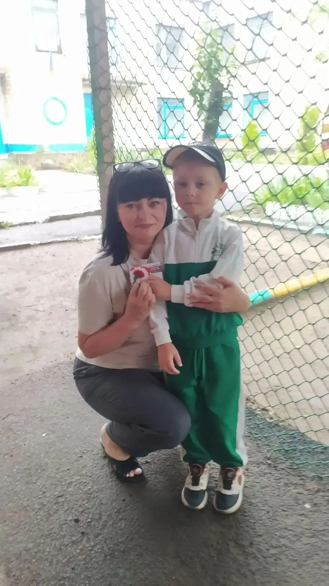 Воспитанники и их родители приняли участие в акции " Красная гвоздика".