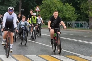 КАНИКУЛЫ В ФОКУСЕ: 6Б В КАДРЕ

🚴‍♂️ Вафин Рузаль, ученик 6Б класса, принял участие в Нижнекамском в
