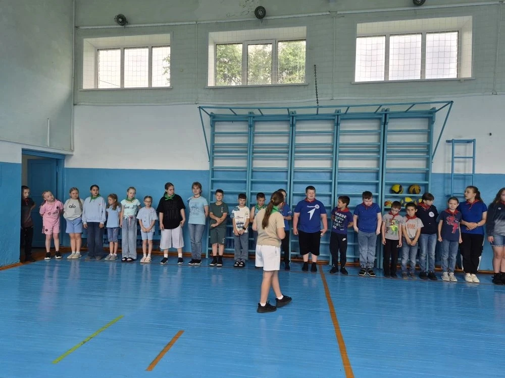 📌День седьмой. 09.06.2026

🟦Синий день в лагере «Солнышко»☀️: ратники ищут цвет природы и готовят 