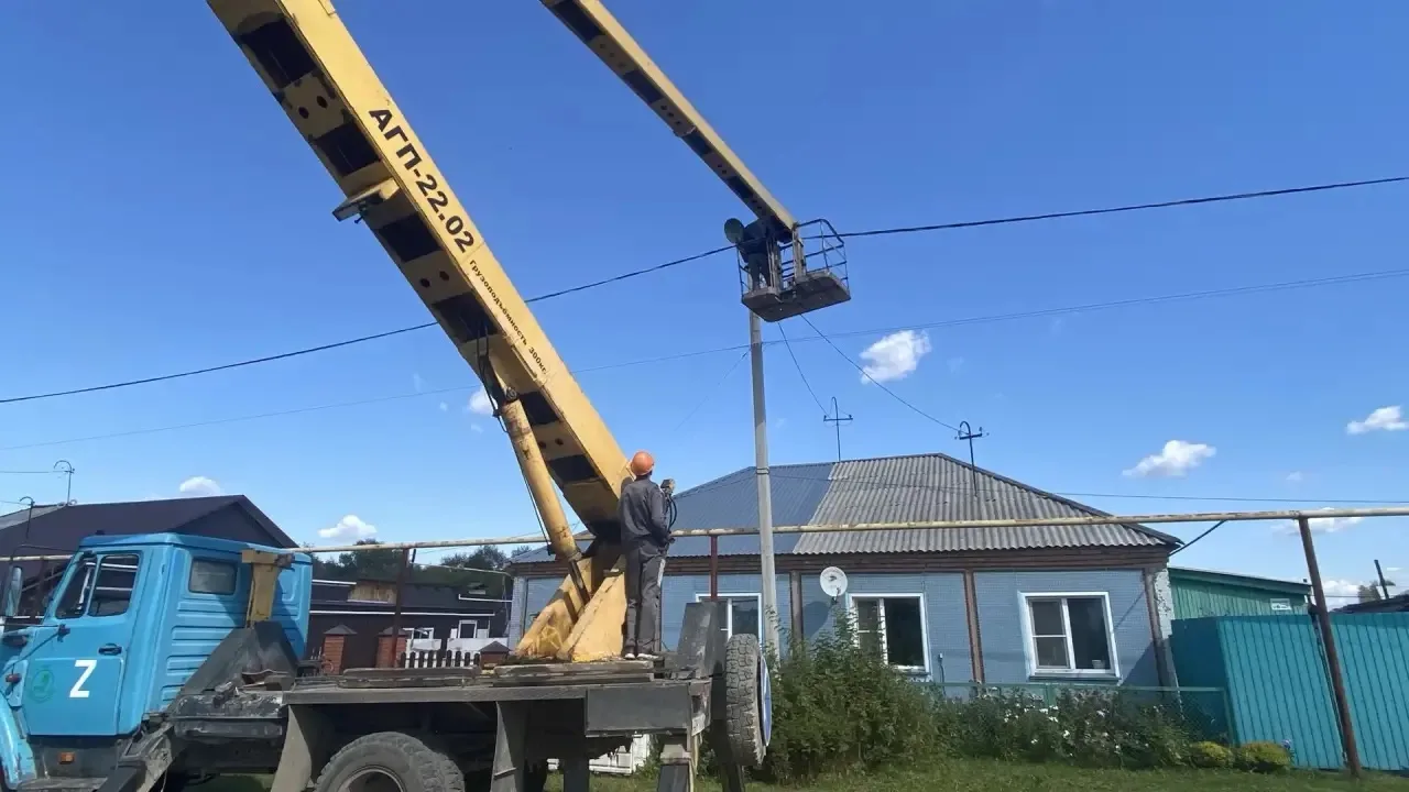 "Коммунальщик"   провел замену ламп уличного освещения в поселке Бочкарово и поселке Пу...