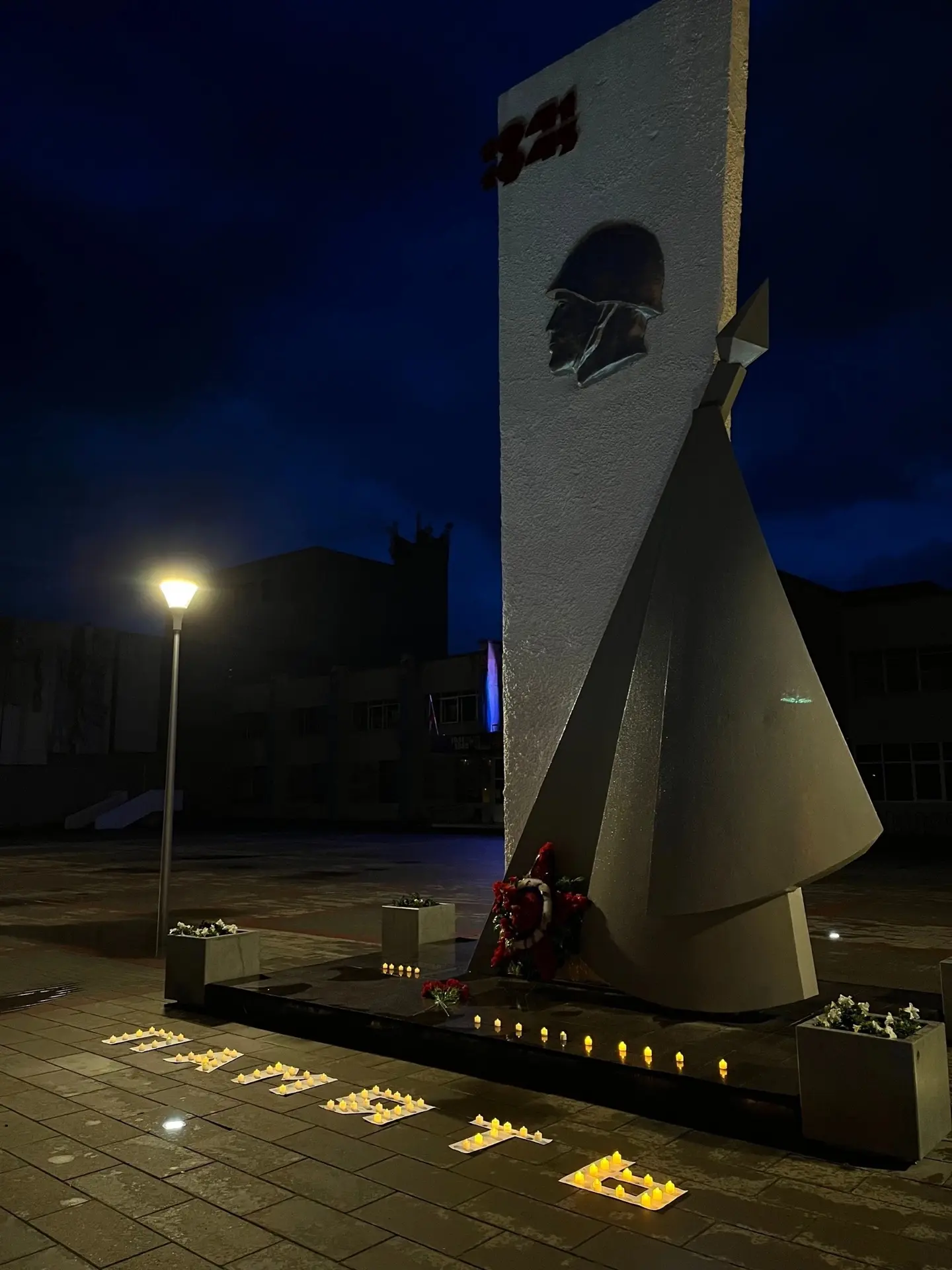ДЕНЬ ПАМЯТИ И СКОРБИ 🕯️

22 июня 1941 года — трагическая и памятная дата в истории нашей страны, Де