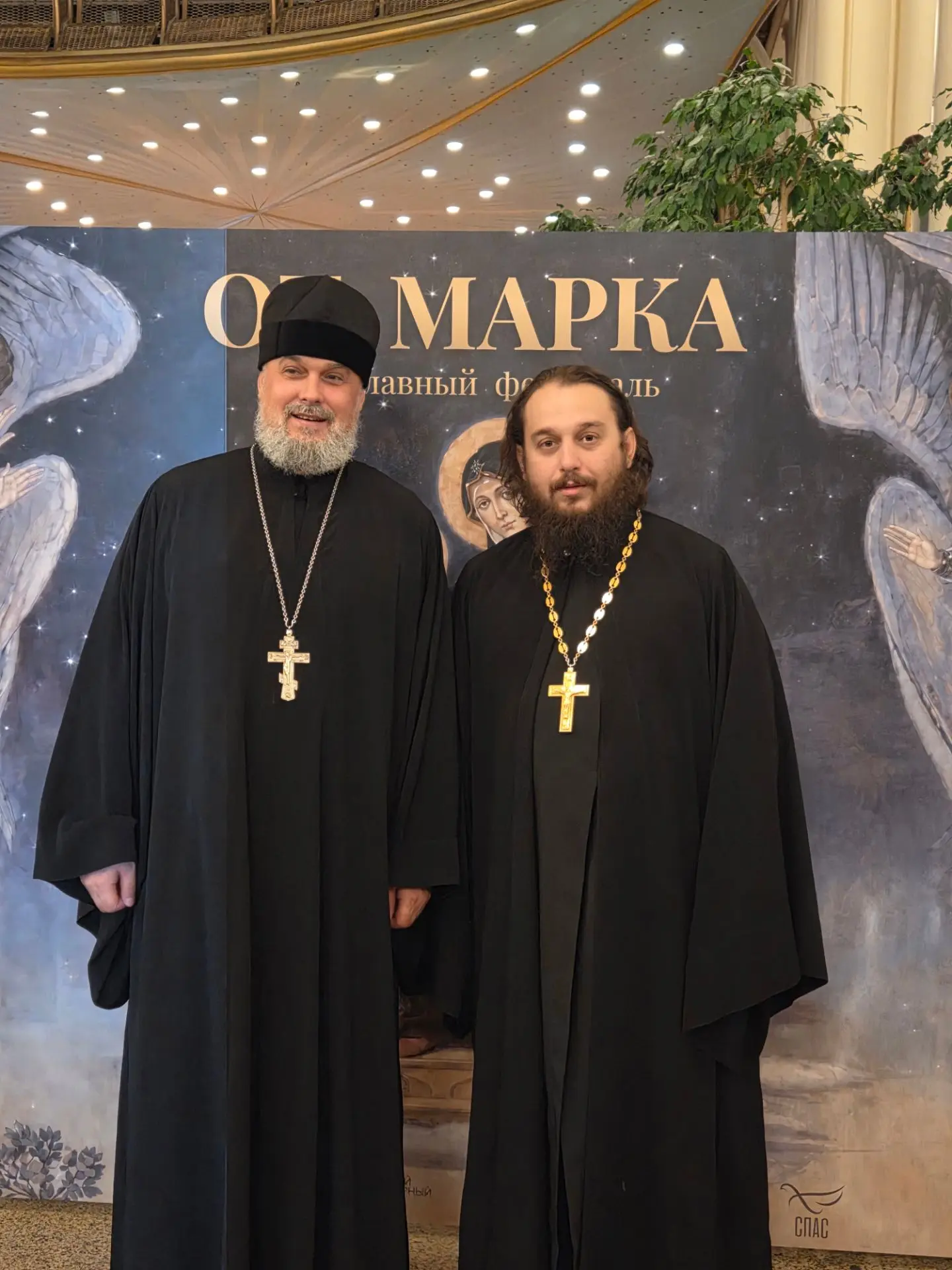 Дорогие друзья, братья и сёстры! Сейчас нахожусь в Москве в зале церковных соборов Храм...