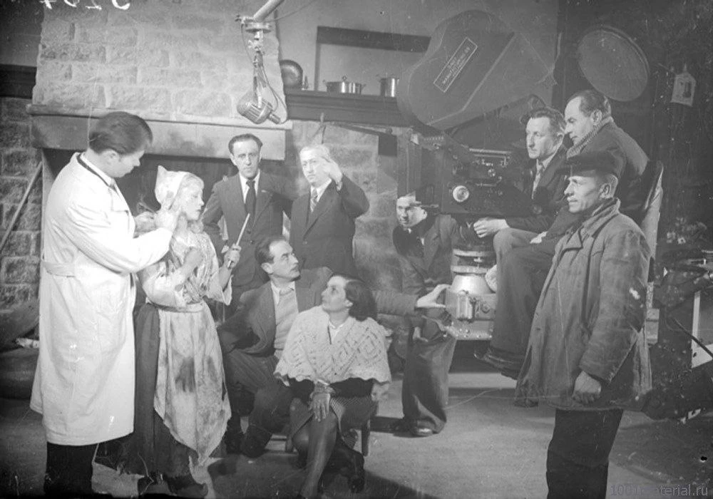 Фото со съёмок фильма "Золушка" 1947 года.