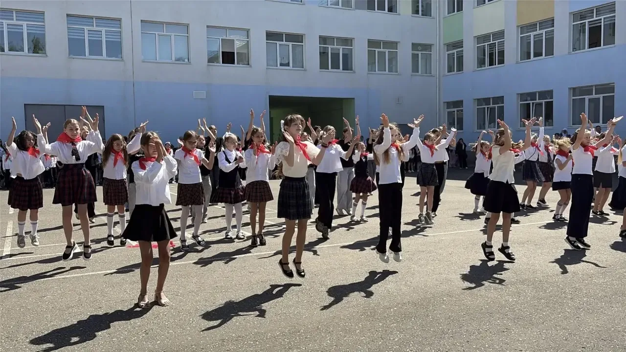 🔔Сегодня в нашей школе прозвучал последний звонок для выпускников начальной школы — ученики 4‑х клас