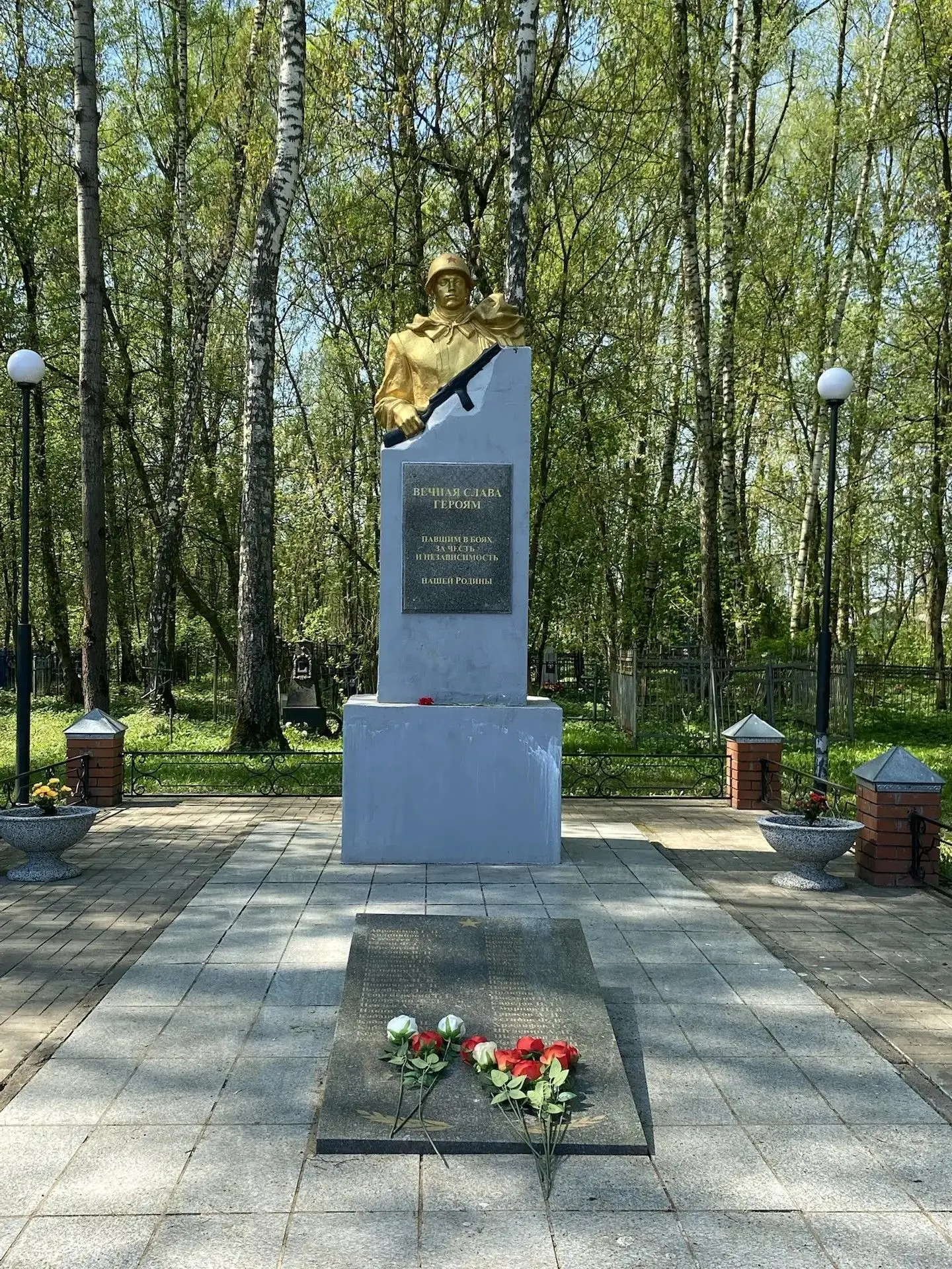 В рамках марафона "Наследники Победы" в преддверии праздника 9 мая, волонтеры МБОУ "Лицей Климовска"