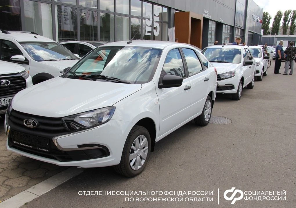 🚙 Отделение СФР по Воронежской области обеспечило новыми автомобилями «Лада Гранта» де...