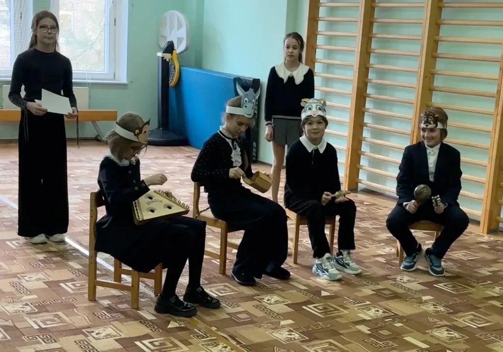 📚 Школьный проект «Читаем детям».  🧒Ученики 4-В класса подготовили для воспитанников детского сада и
