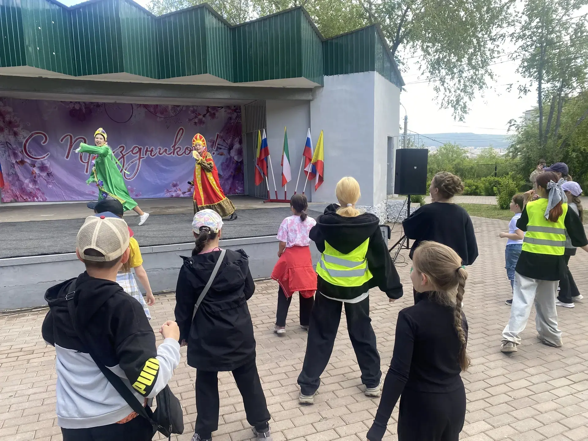 ☀️🎉 Яркое лето начинается с улыбок! КДЦ «Юность» на празднике детства! 🎉☀️