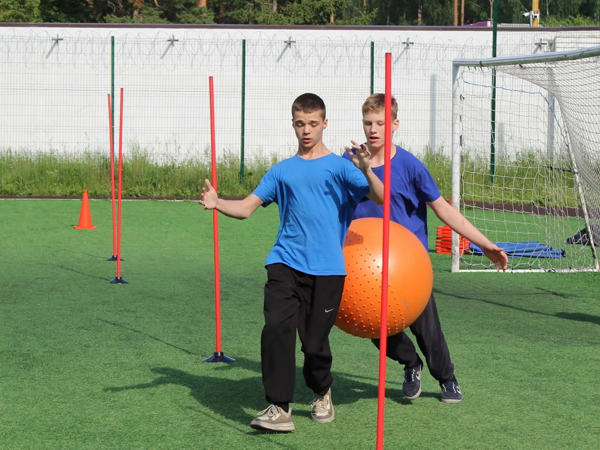 💪 Спортивные каникулы в Рефтинском СУВУ

🏃🏻 Воздух наполнен смехом, азартными криками и топотом н