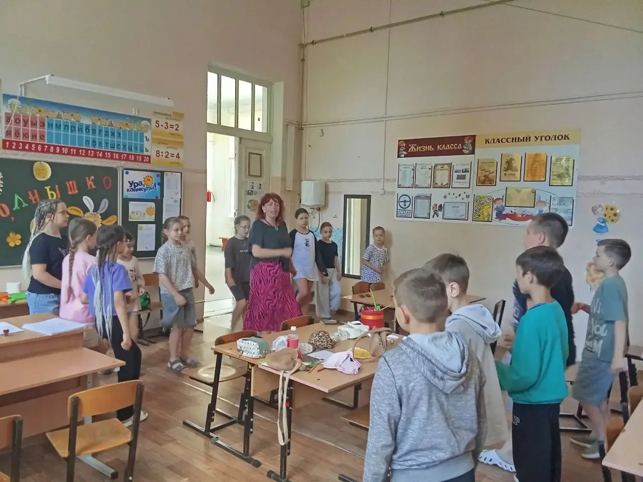 «Бум-бум, ла-ла!»: солнечное настроение в лагере СОШ №34 ☀️🎶

Лето — время не только для игр на све
