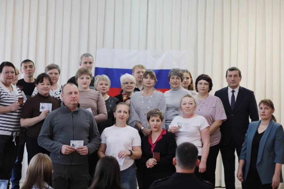 В районном Доме культуры в день Конституции Российской Федерации состоялось вручение па...