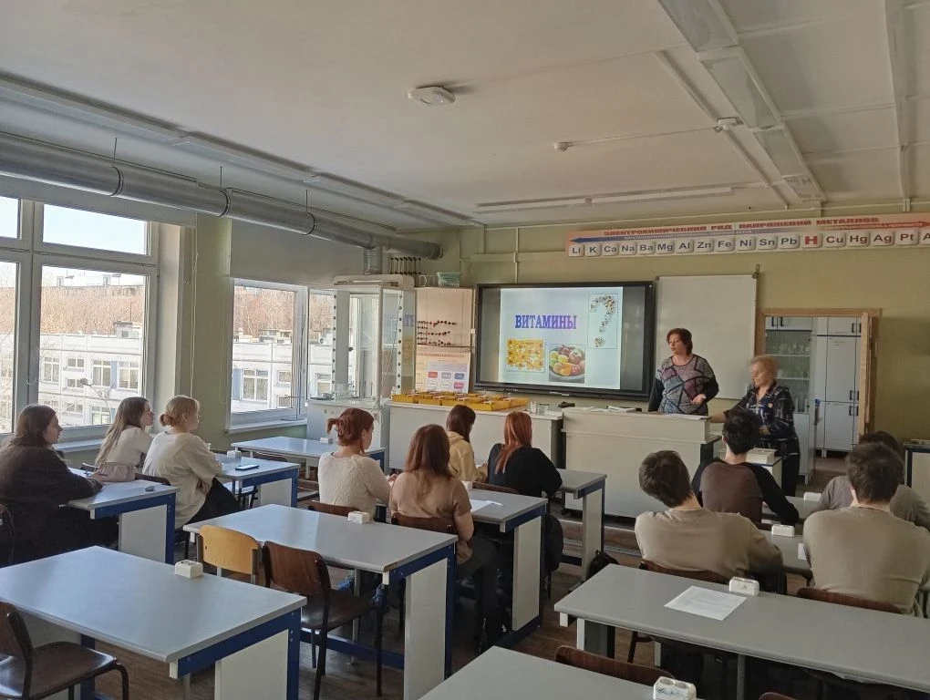 🧪 8«Б» на мастер‑классе по биохимии: витамины под микроскопом!  21 марта наши восьмиклассники стали 