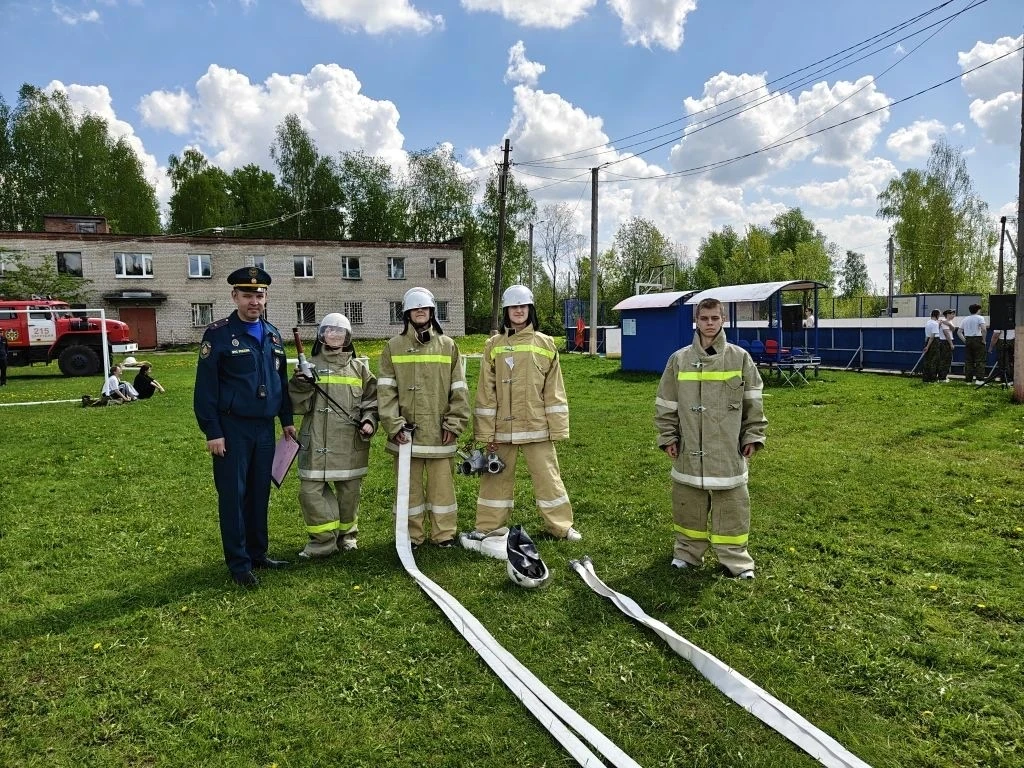 🚒 Сотрудники МЧС России приняли участие в организации и проведении военно-патриотической игры «Насле