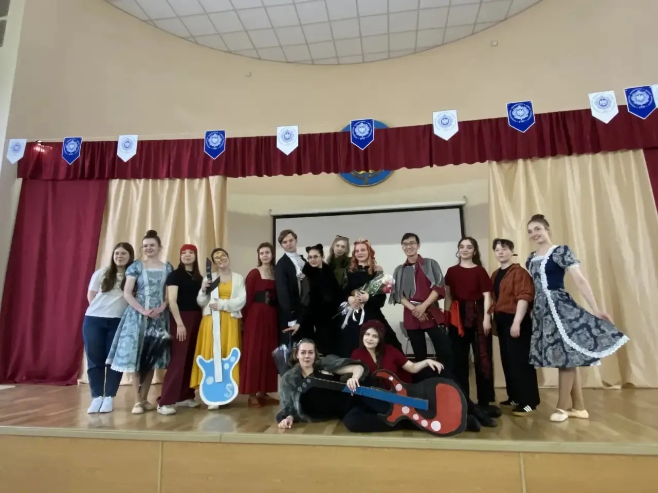 Студенческий совет института детства представил спектакль «Бременские музыканты»

28 мая в актовом з