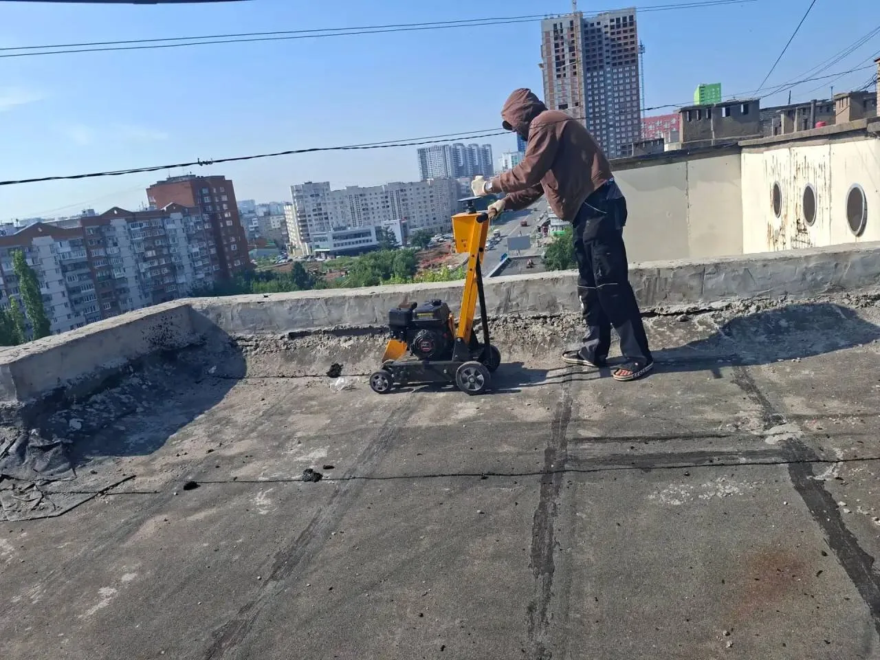 👷‍♂️ В УФЕ ПРОДОЛЖАЕТСЯ КАПИТАЛЬНЫЙ РЕМОНТ ПЛОСКОЙ КРОВЛИ МНОГОКВАРТИРНОГО ДОМА

Подрядная организа