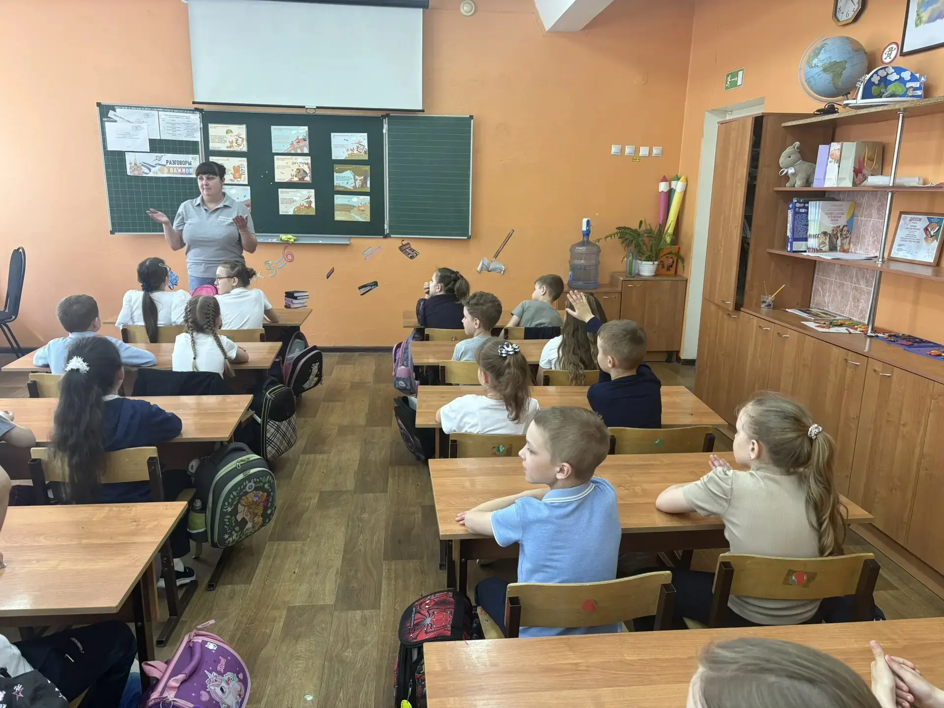Лето на пороге — а 1 «А» уже готов к приключениям! ☀️🏖️      Ученики встретились с Мариной Владимиро