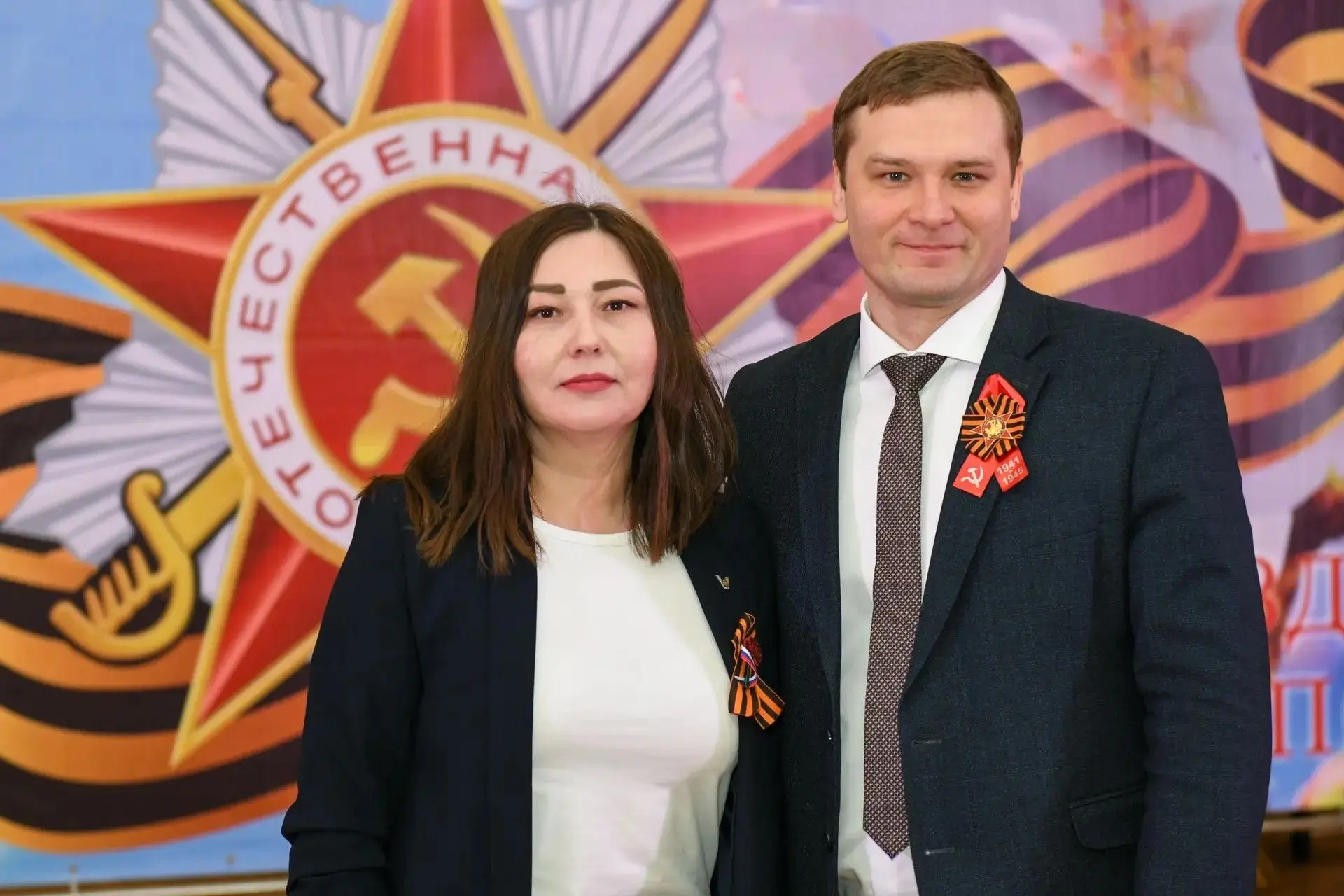 Глава Хакасии Валентин Коновалов вручил почетный республиканский знак «Хакасия Вместе» ...