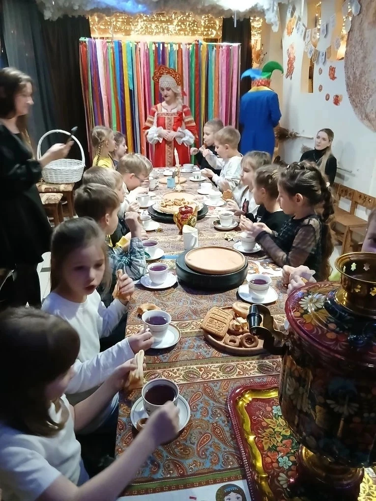 Масленица- народный праздник, это проводы зимы и встреча весны🌞 13 февраля, ученики 1 Г и 1 В классо