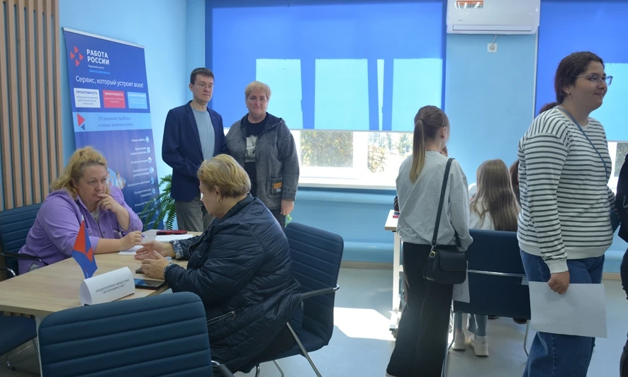 В Базарном Карабулаке ярмарка вакансий объединила работодателей и будущих специалистов