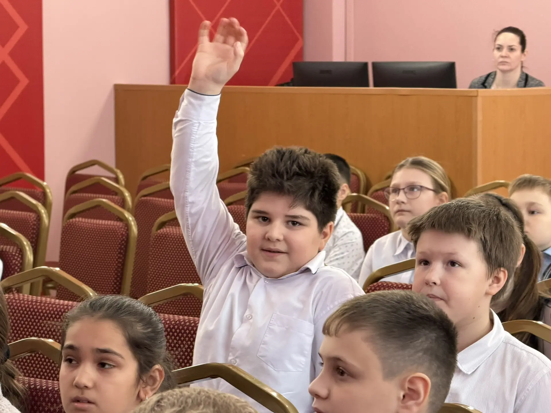 Ваш школьный совёнок снова на связи — и у меня столько новостей, что крылья чуть не трепещут от радо