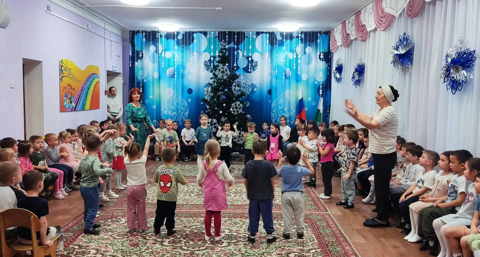 До свидания, елочка! В нашем детском саду № 8 прошли прощальные новогодние праздники.