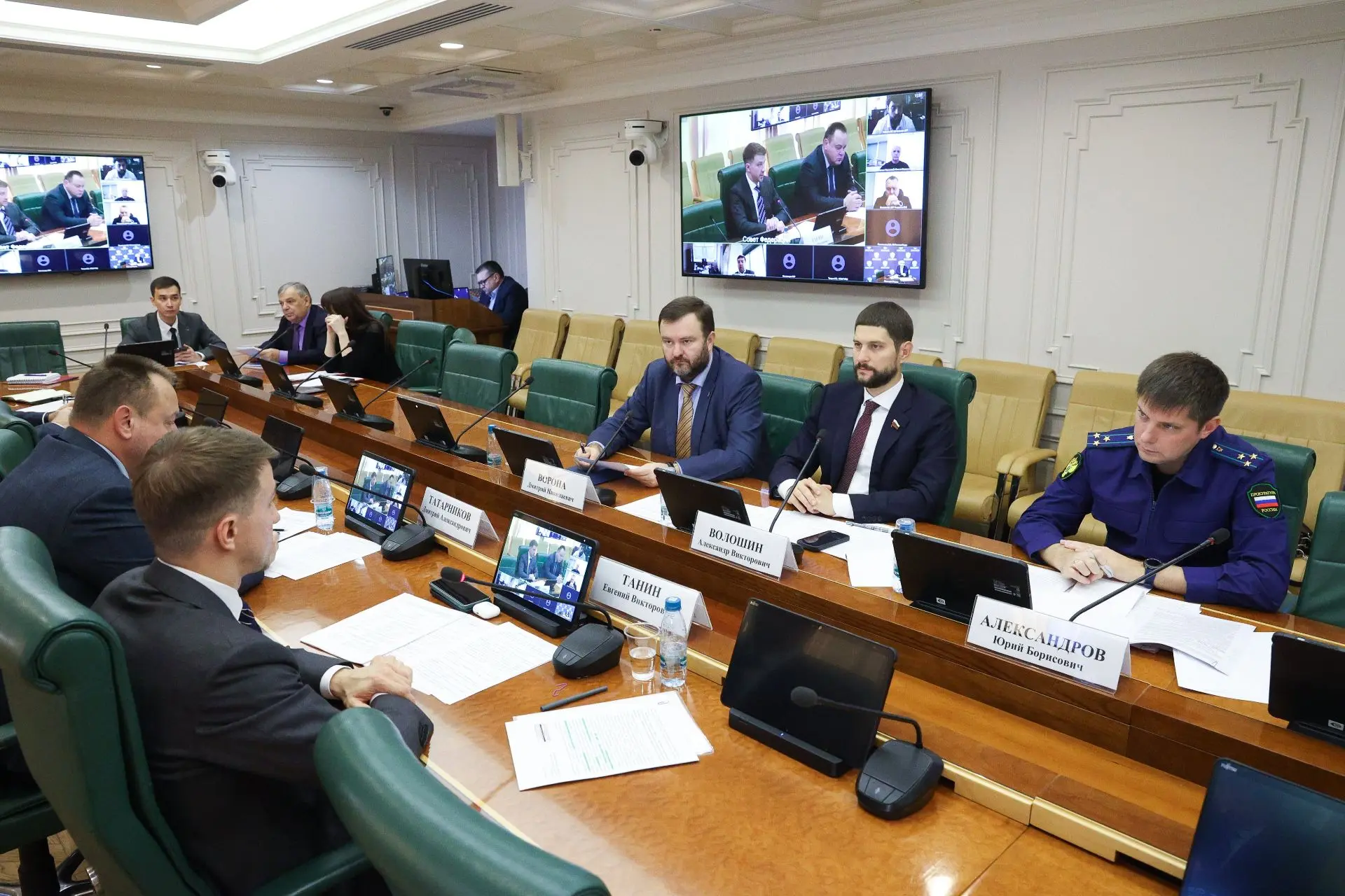 Сегодня в Совете Федерации  вместе с Александром Викторовичем Волошиным провели еще одн...