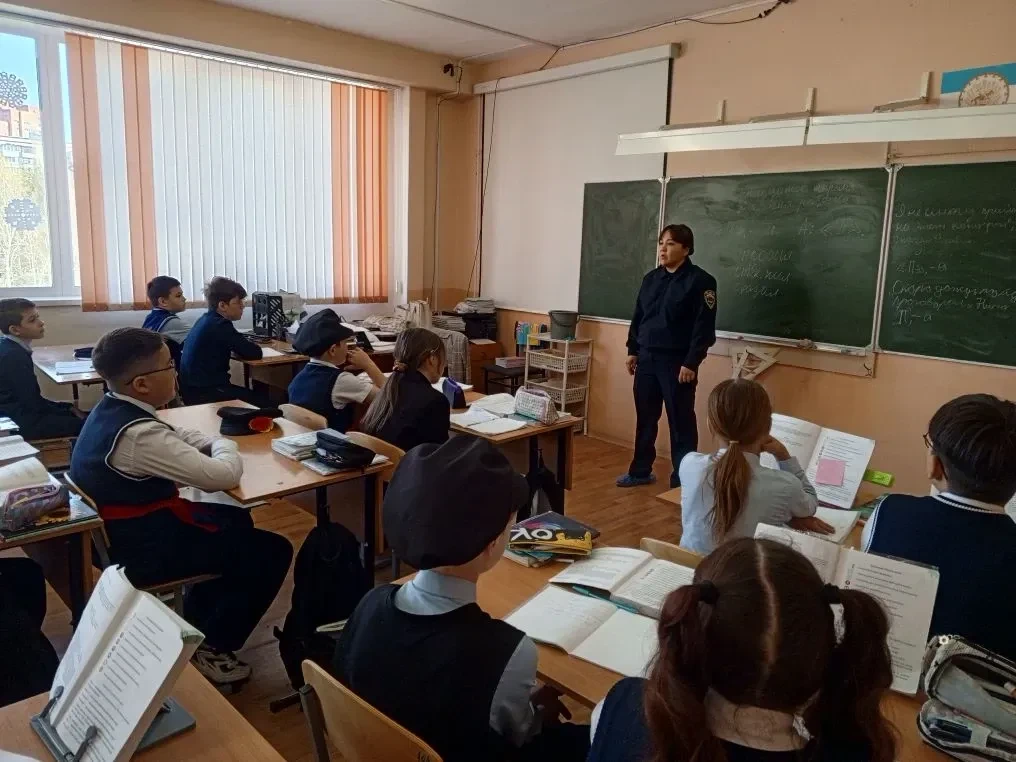 Ответственность начинается с выбора: пятиклассники встретились с инспектором ЦОБ   Сегодня для учени