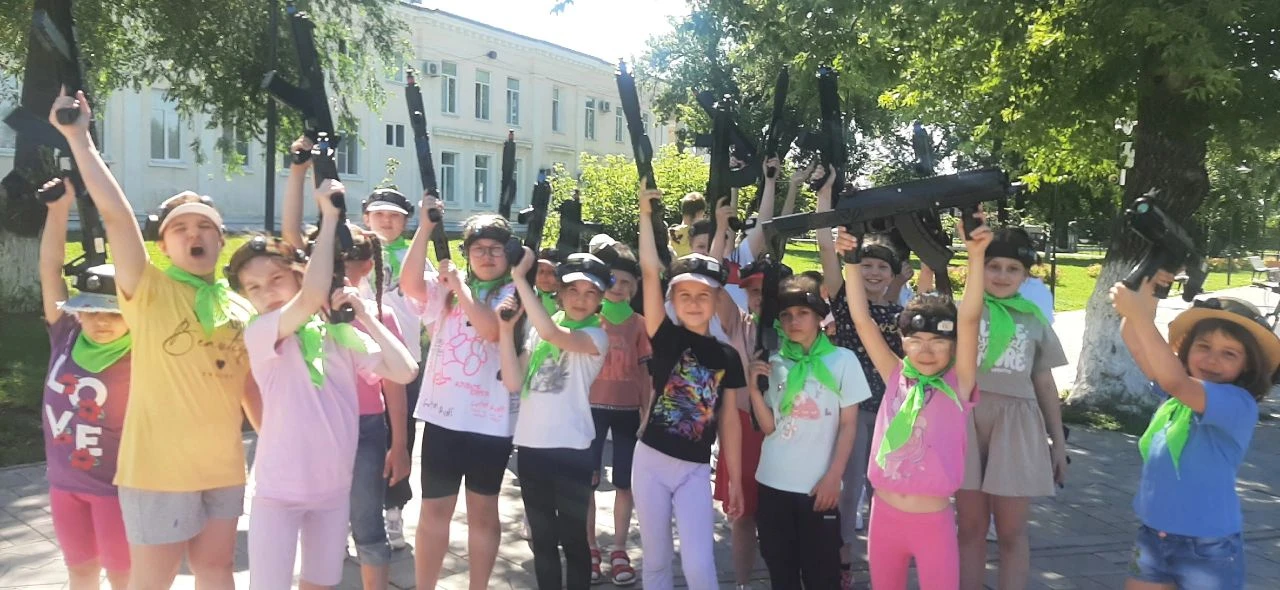 Игра Лазертак на площадке кратковременного пребывания " Созвездие" прошла активно. Девчата как не ст