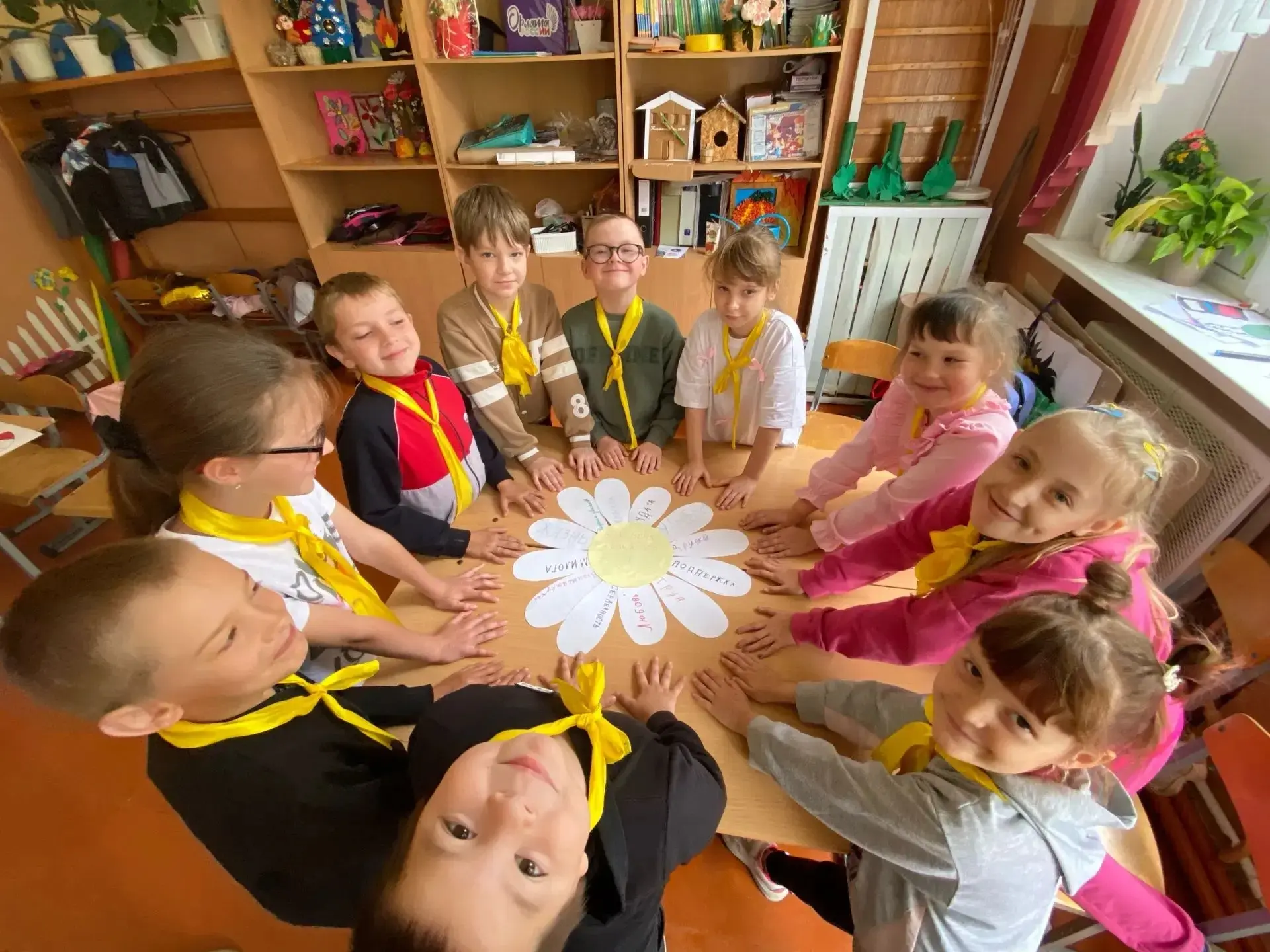 🌼 ДЕНЬ 1️⃣1️⃣: «Я И МОЯ СЕМЬЯ» 🌼

Одиннадцатый день в пришкольном лагере «Алые паруса» был посвящё