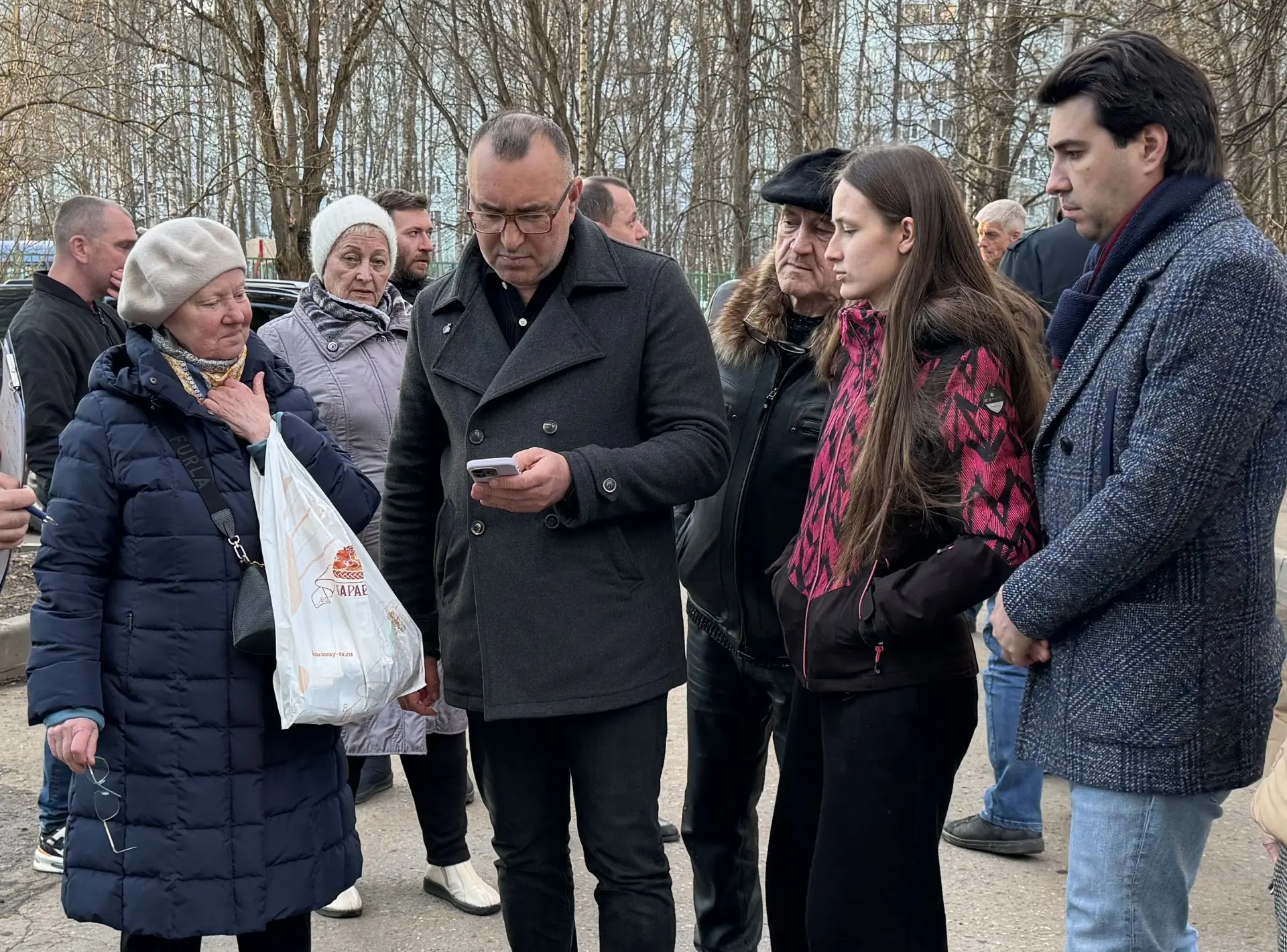 ✅Алексей Зотов провел обход на Центральной улице  Глава управы района Троицк, совместно с жителями, 